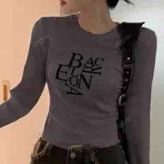 グレー クロップド長袖Tシャツ グラフィックプリント　シーイン　短丈