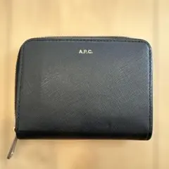 アーペーセー A.P.C. 型押し ブラックレザー 二つ折り財布のサムネイル