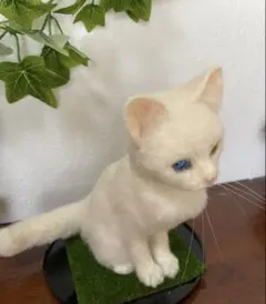 白い猫 オッドアイ 羊毛フェルト - メルカリ