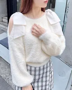 肩リボンフェザーニット　INGNI　オフホワイト　Mサイズ