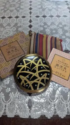 資生堂 露芝文 コンパクト 記念品のサムネイル
