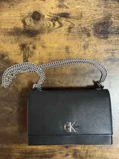 チェーンクロスボディウォレットバッグ