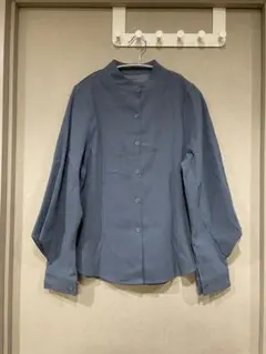 ブルーグレー スタンドカラー ボタンアップシャツ