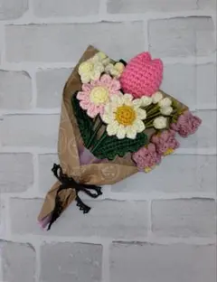 枯れない花束 　インテリア 編み物　ブーケ 　ギフト　チューリップ　あみぐるみのサムネイル