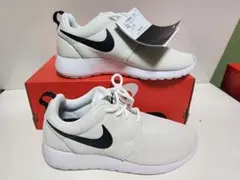 Nike ウィメンズローシーワン　ホワイト/ブラック スニーカー22.5cm