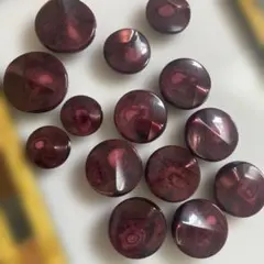 レトロなボタン　ボルドー