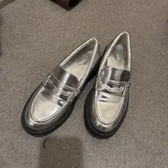 ZARAシルバー ローファー