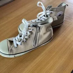 Converse ベージュ ジッパー付きハイカットスニーカー