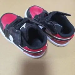 Nike Air Jordan 赤黒スニーカー