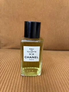CHANEL Eau de Toilette N°19のサムネイル