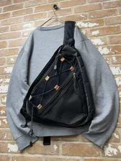 ワンショルダーバック　y2k 黒　ショルダーバック　テック　古着　ブラック