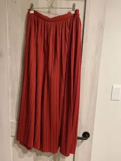 ジーユー　プリーツパンツ　レッド