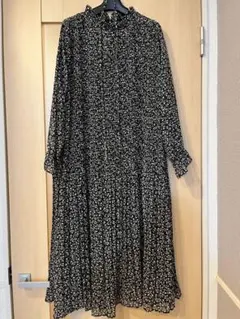 【断捨離中3/31までの限定価格】ブラック花柄ワンピース