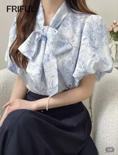 【美品】FRIFUL花柄プリントタイトネックパフスリーブブラウス SHEIN