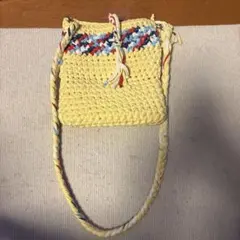 黄色の編み込みポシェット