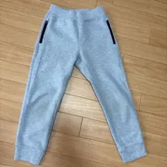 UNIQLO 110〜120
グレー スウェットパンツ サイドポケット付き
