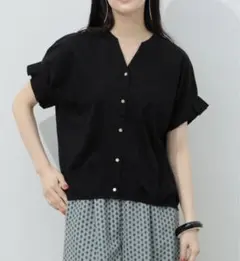 beams ビームス　黒 フリル袖 シャツのサムネイル