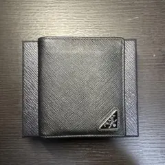 美品 PRADA サフィアーノ ブラック 二つ折りウォレット ID窓付