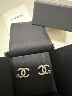 シ*ウ様 CHANEL シャネル 05A CCロゴ スクエア ピアス ブラック - メルカリ