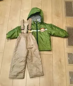 子ども　ウィンタースポーツウェアセット