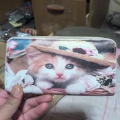 子猫デザイン ラウンドファスナー長財布のサムネイル