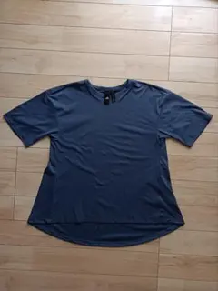美品 アディダス　adidas Tシャツ