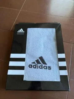 新品未使用　アディダス　adidas タオルのサムネイル