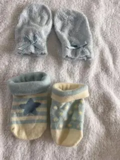 水色のミトンと靴下セット 9-11cm