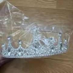 クリスタル装飾シルバーのティアラ2個セット