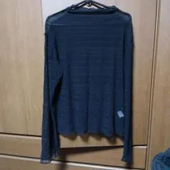 透け感のある黒の長袖シアートップス