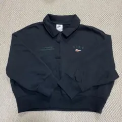 ナイキ　レディース　襟付きトレーナー　黒　丈短め　裏起毛