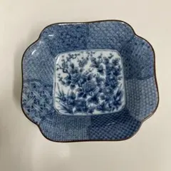 青と白の花柄の皿8枚セット