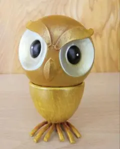 首が回る　フクロウの置物