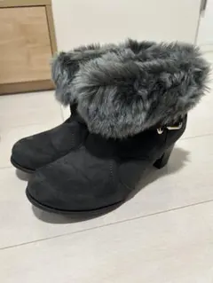 ブーツ　ショート　ファー付き　スエード　グレー　ヒール6.5cm