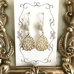 6712　ピアス　ゴールド　ハンドメイドイヤリング交換無料　パールホワイト白