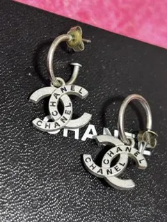 ヴィンテージ　CHANEL ココマークロゴ入りフープピアス