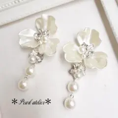 大ぶりwhite flower＊bigパールピアス✨　アンテプリマ　ウェディング