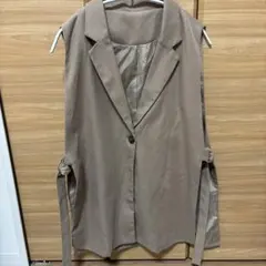 ベージュ ノースリーブ ベスト