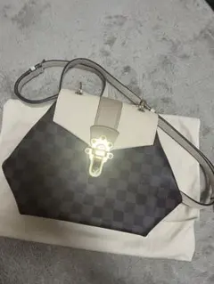 Item thumbnail for item 9e0af55a-7e64-48a5-b922-775cef8a3519