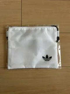 adidas ホワイトポーチ ロゴ入り