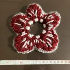 赤と白の花柄ヘアアクセサリー