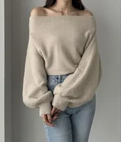 Louere M ベージュ オフショルダー ニット