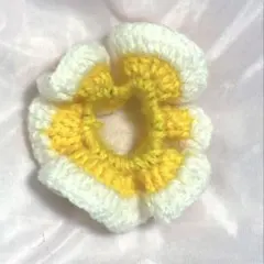 花形編みシュシュ 白と黄色