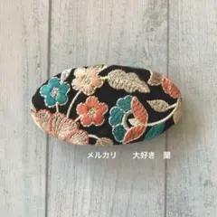 インド刺繍リボン　黒地に花柄刺繍　オーバル型バレッタ