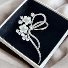 ブローチ　高見え　パーティー　上品　ジルコン　花　パール　貝　結婚式　セレモニー