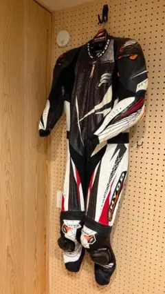 ジニアス レーシングスーツ S1R 革ツナギ - メルカリ