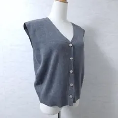 Alma Design ゴールド ボタン Vネック ベスト ニット グレー
