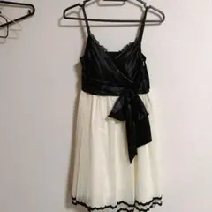 黒と白のパーティードレス