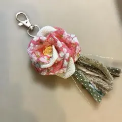 つまみ細工　京ちりめん　薔薇のチャーム　タッセル　大人かわいい