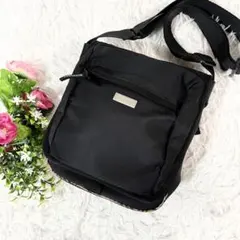 BURBERRY ショルダーバッグ ナイロン 黒 ななめ掛け ロゴプレート